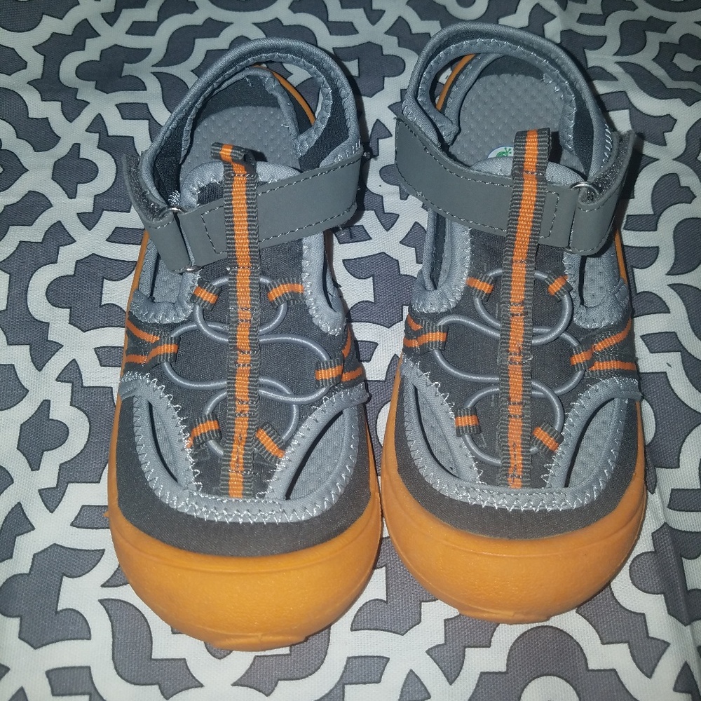 🍁 Newtz Boys beach sandals NWOT